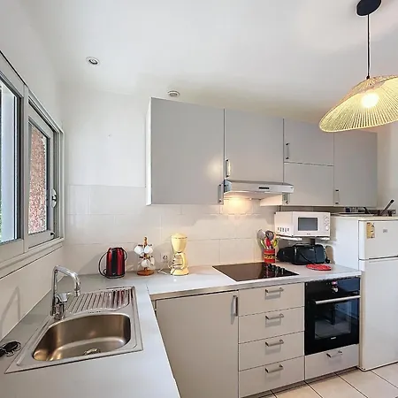 F1 Avec Terrasse Et Clim, A 650m Des Thermes - - Fr-1-451-191 Apartment *