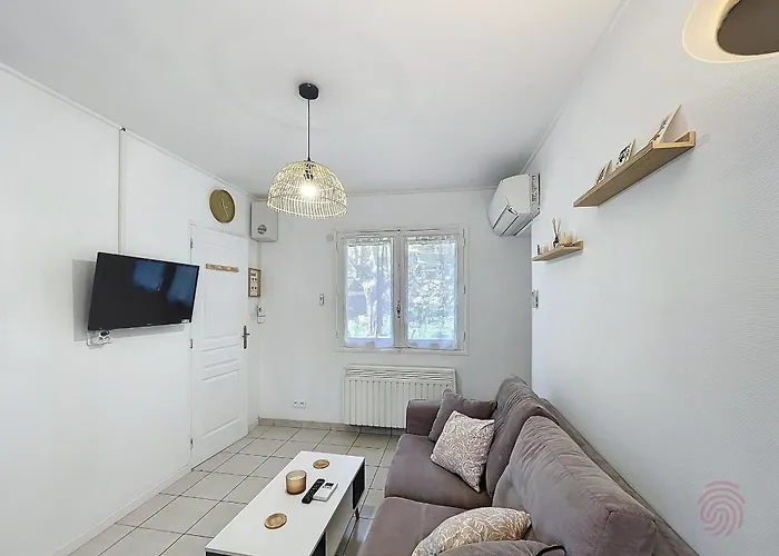 F1 Avec Terrasse Et Clim, à 650m Des Thermes - - Fr-1-451-191 Appartamento